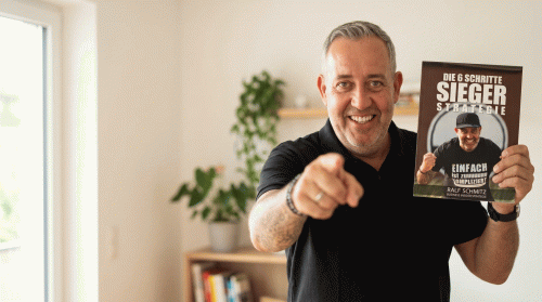 Ralf Schmitz haelt den Report Die 6 Schritte Sieger Strategie